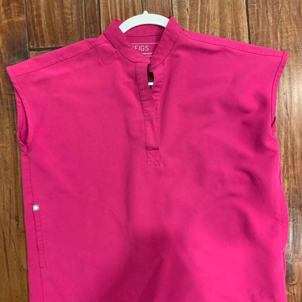 Figs Size XXS Rafaela Oversized Scrub Top and Petite Zamora Joggers.
